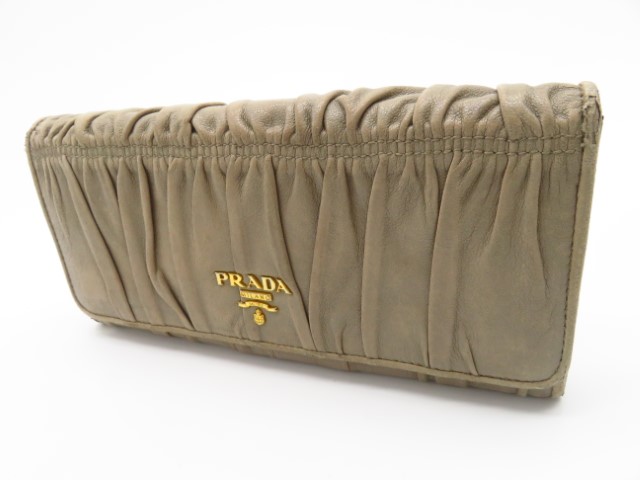 プラダ　財布